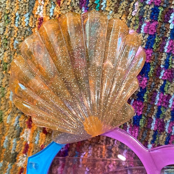 π NWT Rainbow Clam Shell Cover Sun Glasses π - Picture 5 of 5